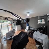 IV BARBER STUDIO